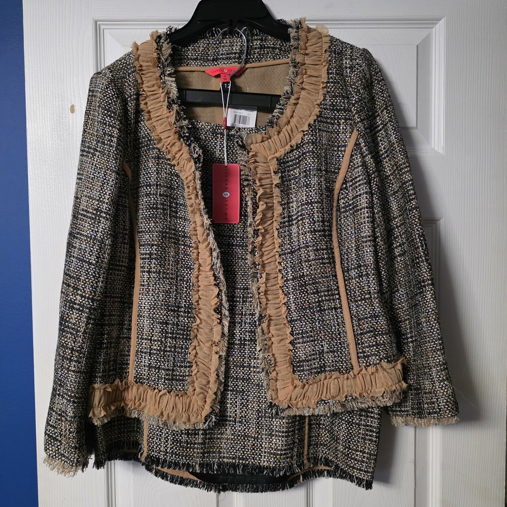 Chic Women's Tweed Jacket with Fringe Detail